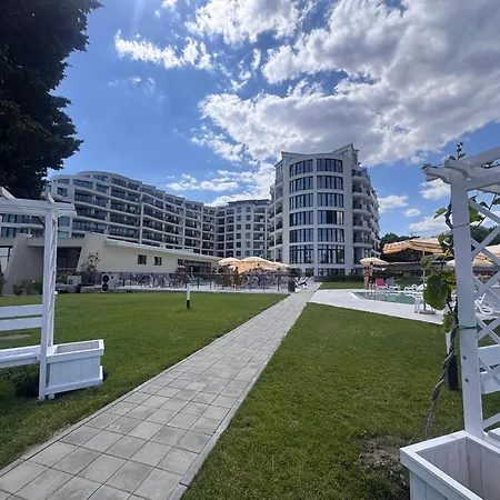 The One Sea&salt Apartment Warna